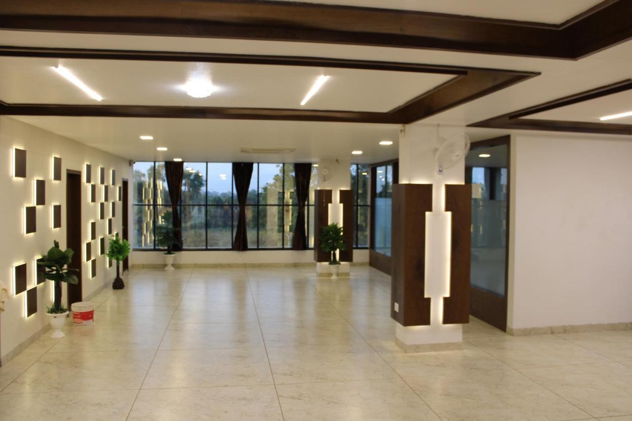 Hotel The Grand Piano - Best Business Hotel In Patan Esterno foto