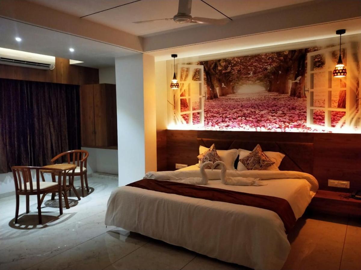 Hotel The Grand Piano - Best Business Hotel In Patan Esterno foto