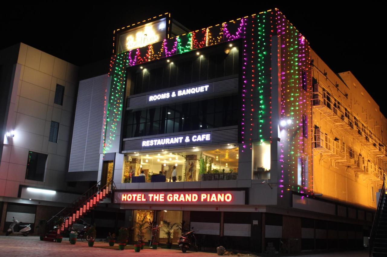 Hotel The Grand Piano - Best Business Hotel In Patan Esterno foto