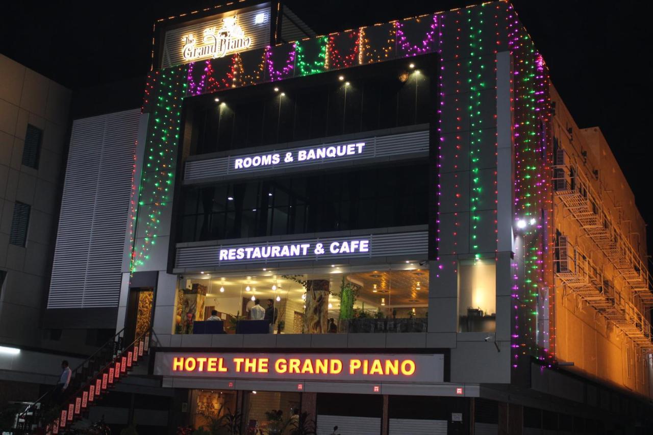 Hotel The Grand Piano - Best Business Hotel In Patan Esterno foto