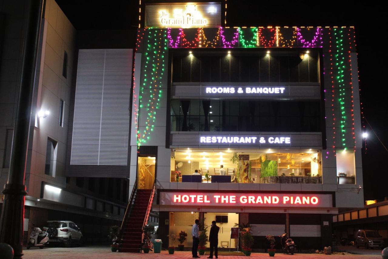 Hotel The Grand Piano - Best Business Hotel In Patan Esterno foto