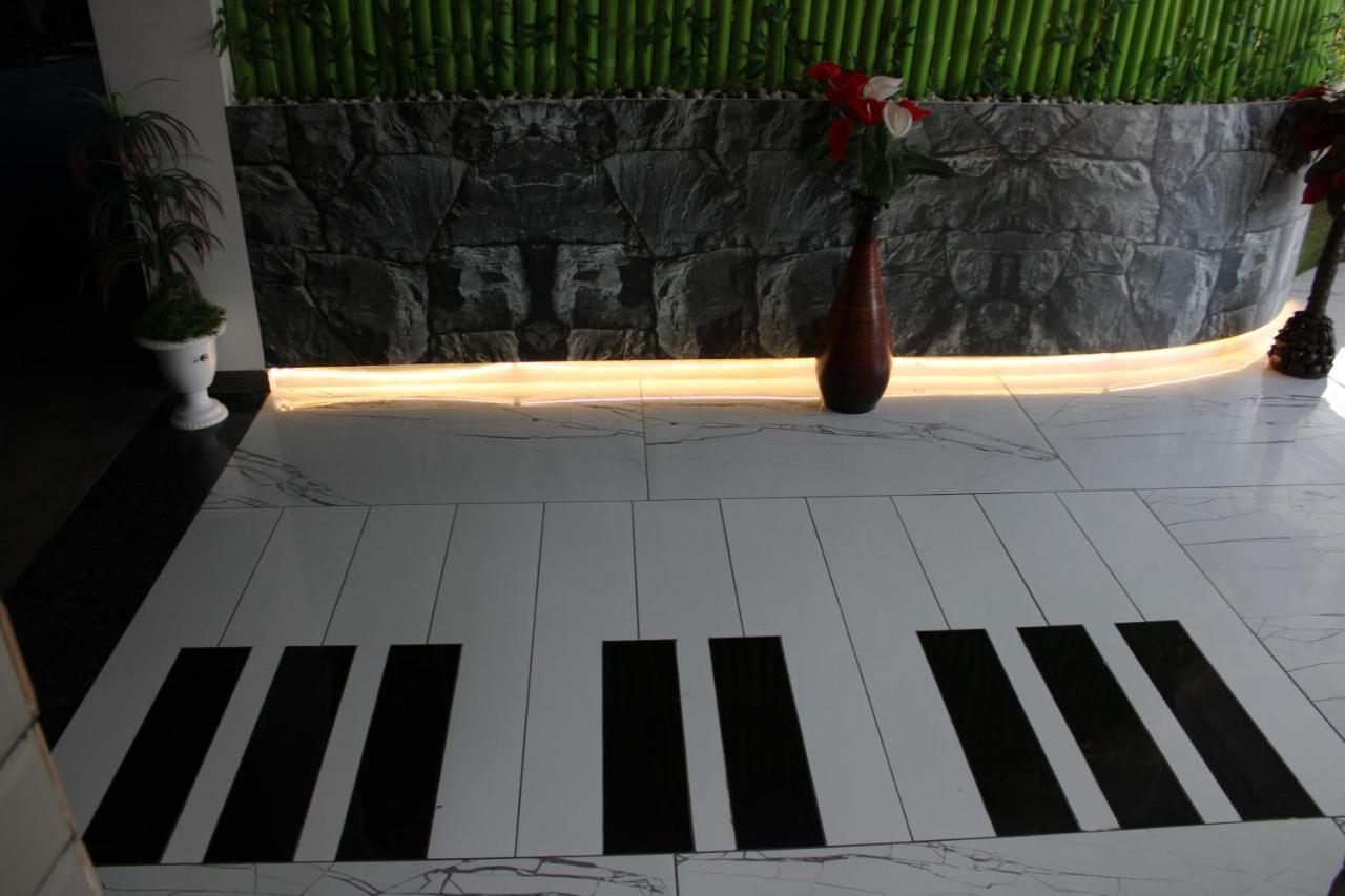 Hotel The Grand Piano - Best Business Hotel In Patan Esterno foto