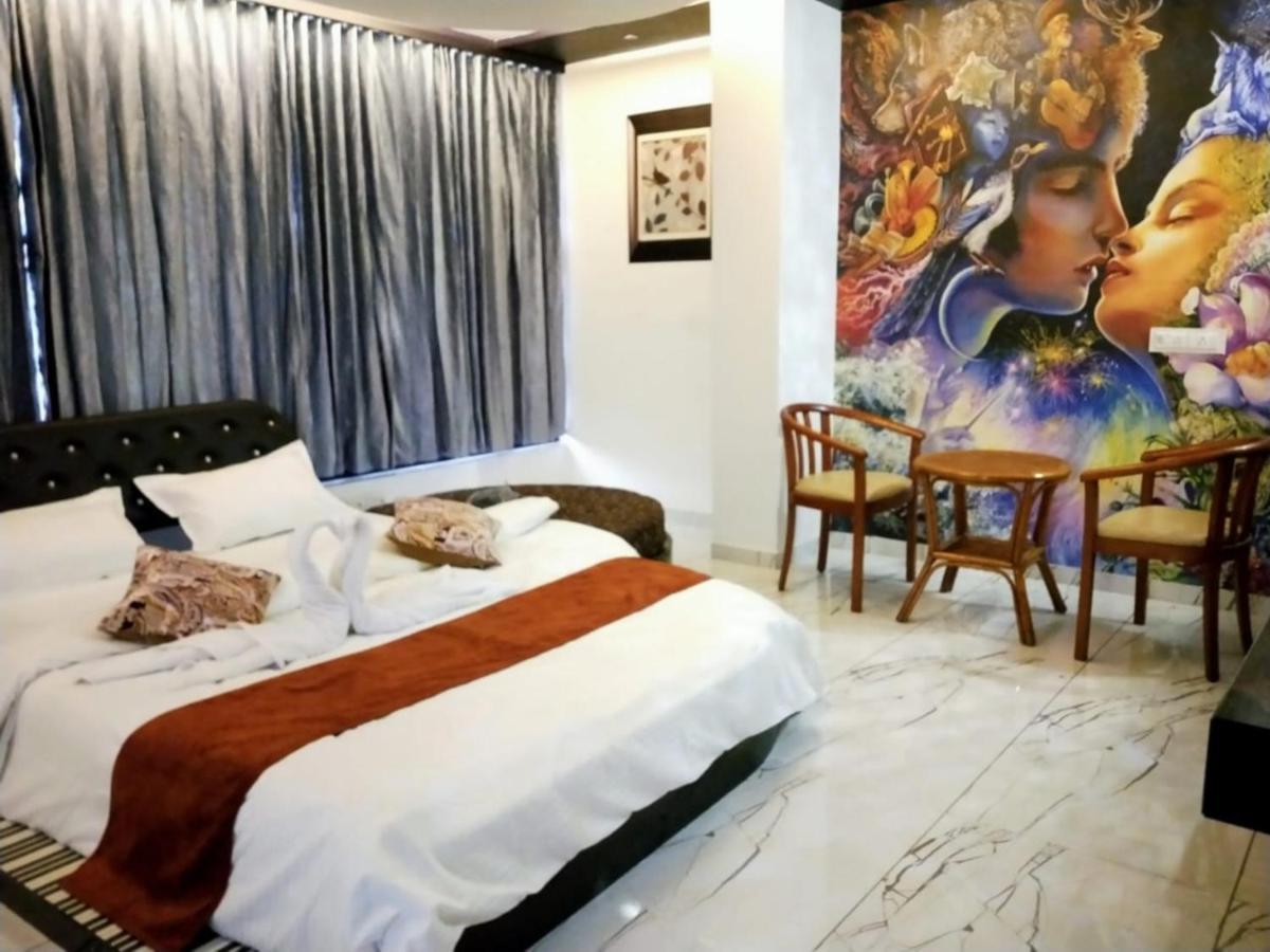 Hotel The Grand Piano - Best Business Hotel In Patan Esterno foto
