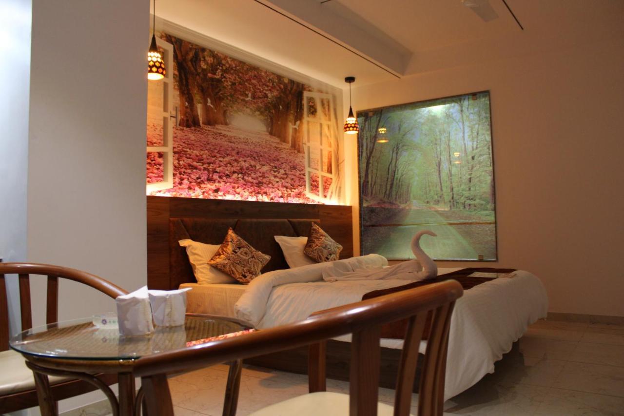 Hotel The Grand Piano - Best Business Hotel In Patan Esterno foto