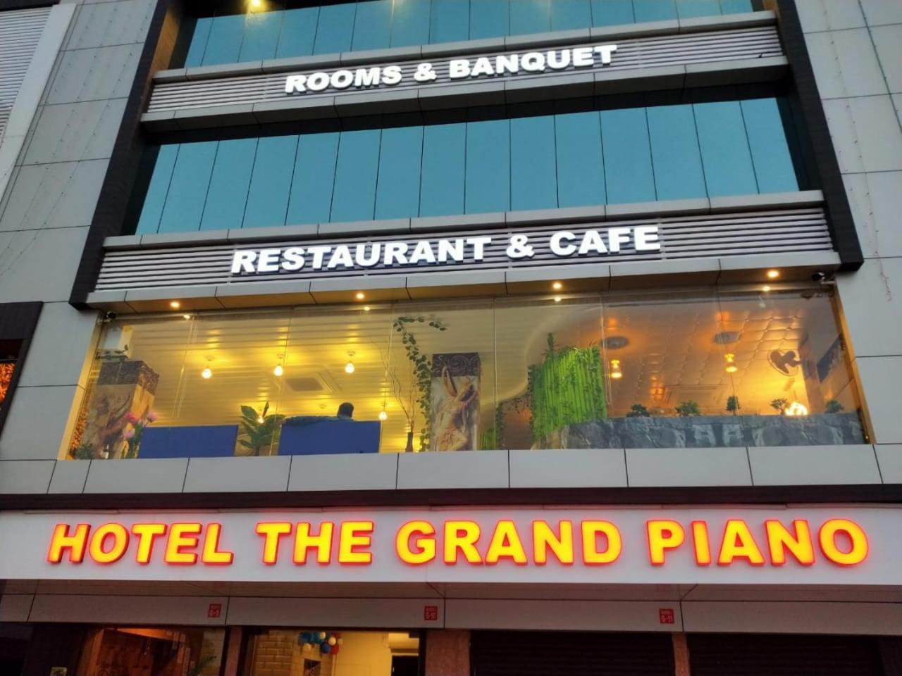 Hotel The Grand Piano - Best Business Hotel In Patan Esterno foto