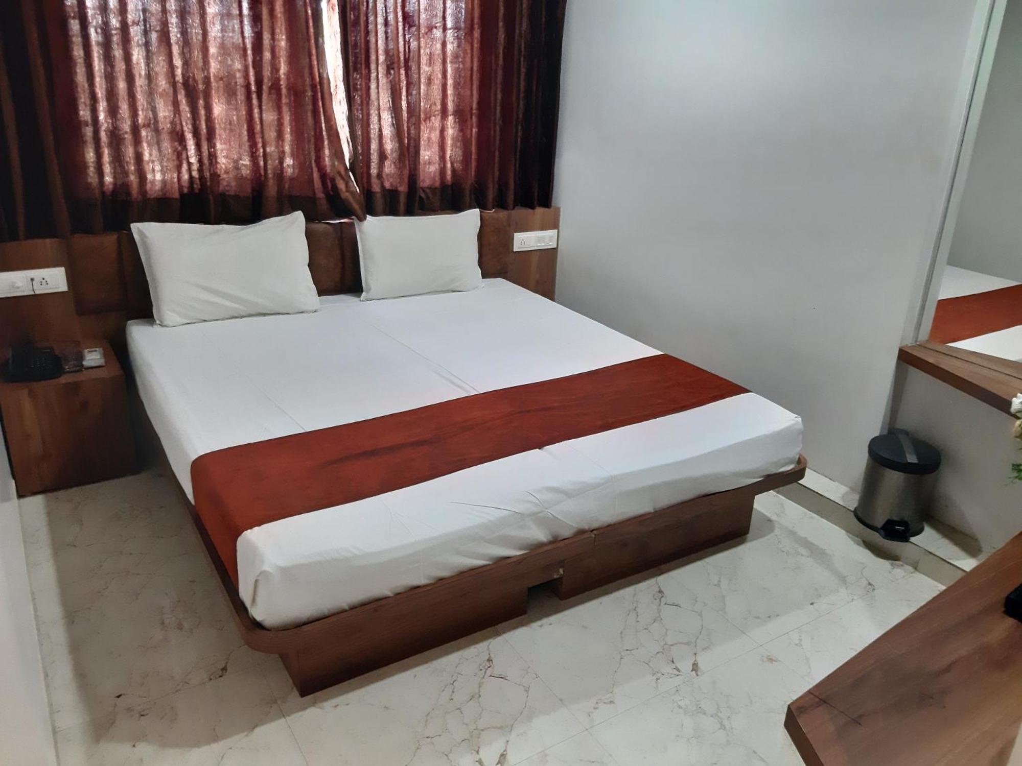 Hotel The Grand Piano - Best Business Hotel In Patan Esterno foto
