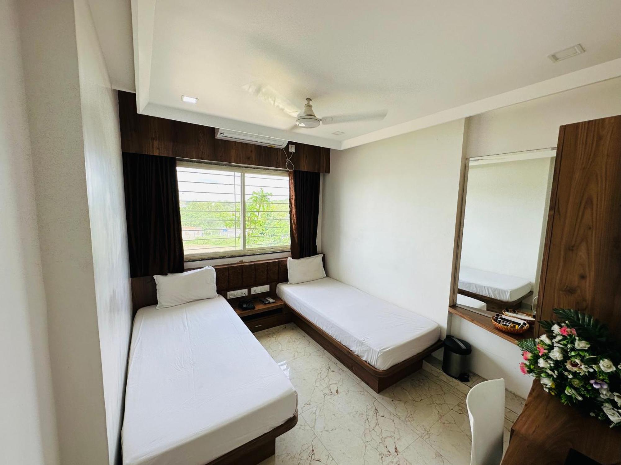 Hotel The Grand Piano - Best Business Hotel In Patan Esterno foto