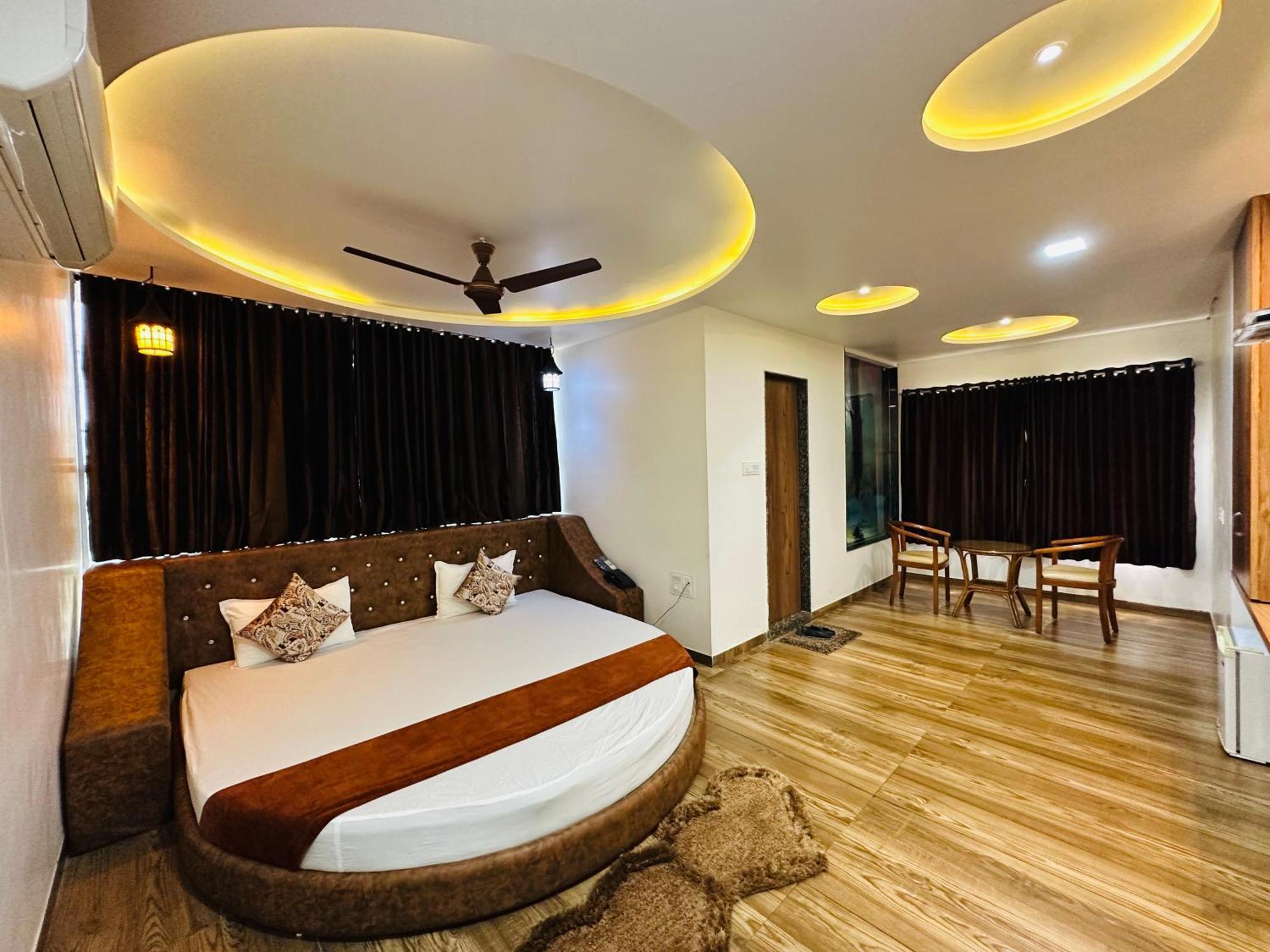 Hotel The Grand Piano - Best Business Hotel In Patan Esterno foto